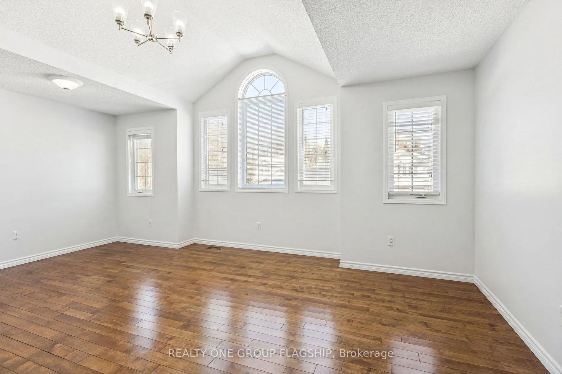 Photo 8 of 431 Veronica Drive, Kitchener, Centreville Chicopee — HOMEH