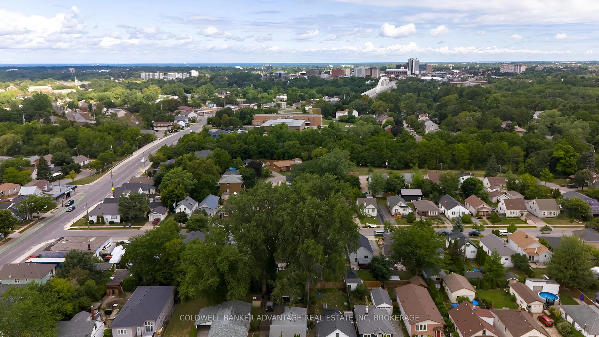 Photo 4 of 10 Antwerp Street, St. Catharines, Western Hill — HOMEH