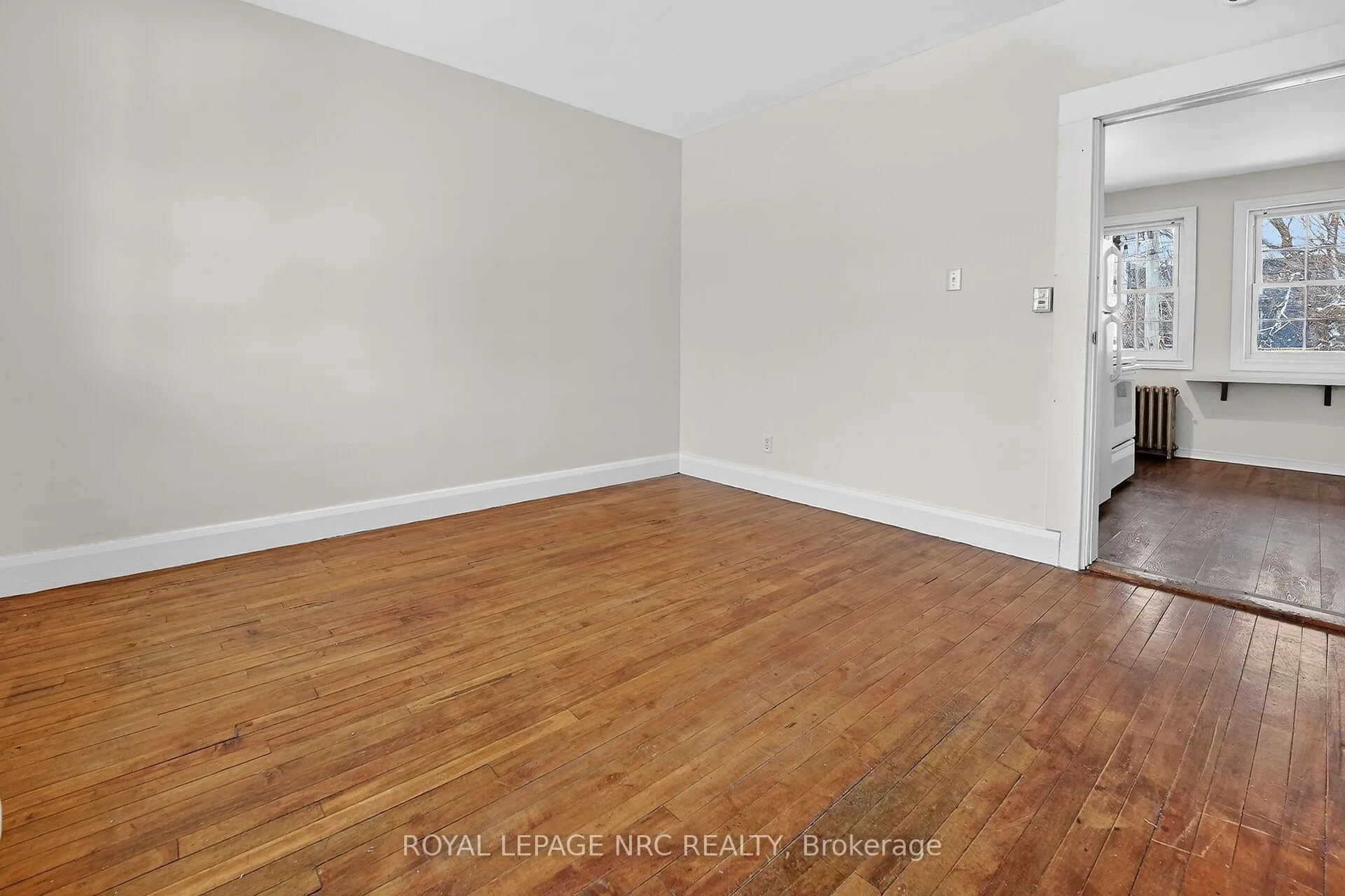 Photo 3 of 221 Lincoln Street, Welland, Lincoln/Crowland — HOMEH