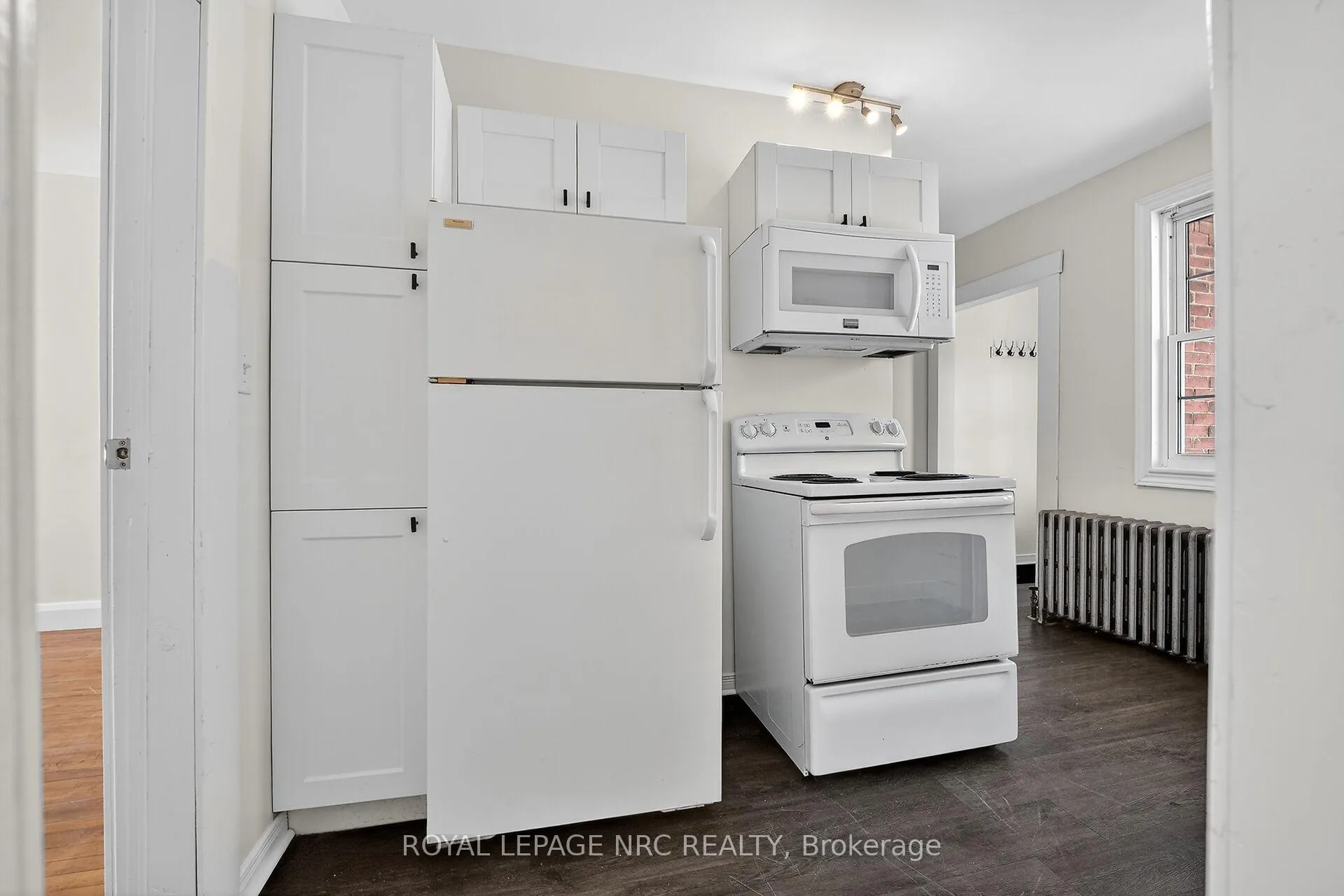 Photo 4 of 221 Lincoln Street, Welland, Lincoln/Crowland — HOMEH