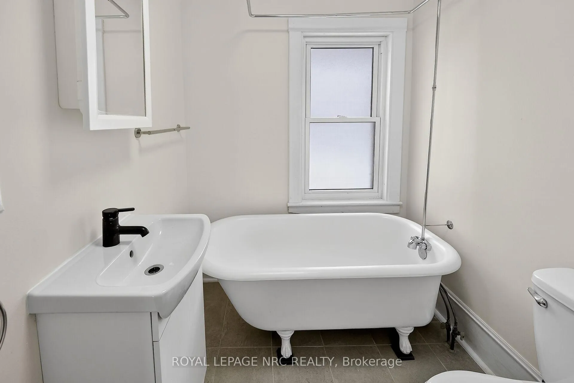 Photo 15 of 221 Lincoln Street, Welland, Lincoln/Crowland — HOMEH