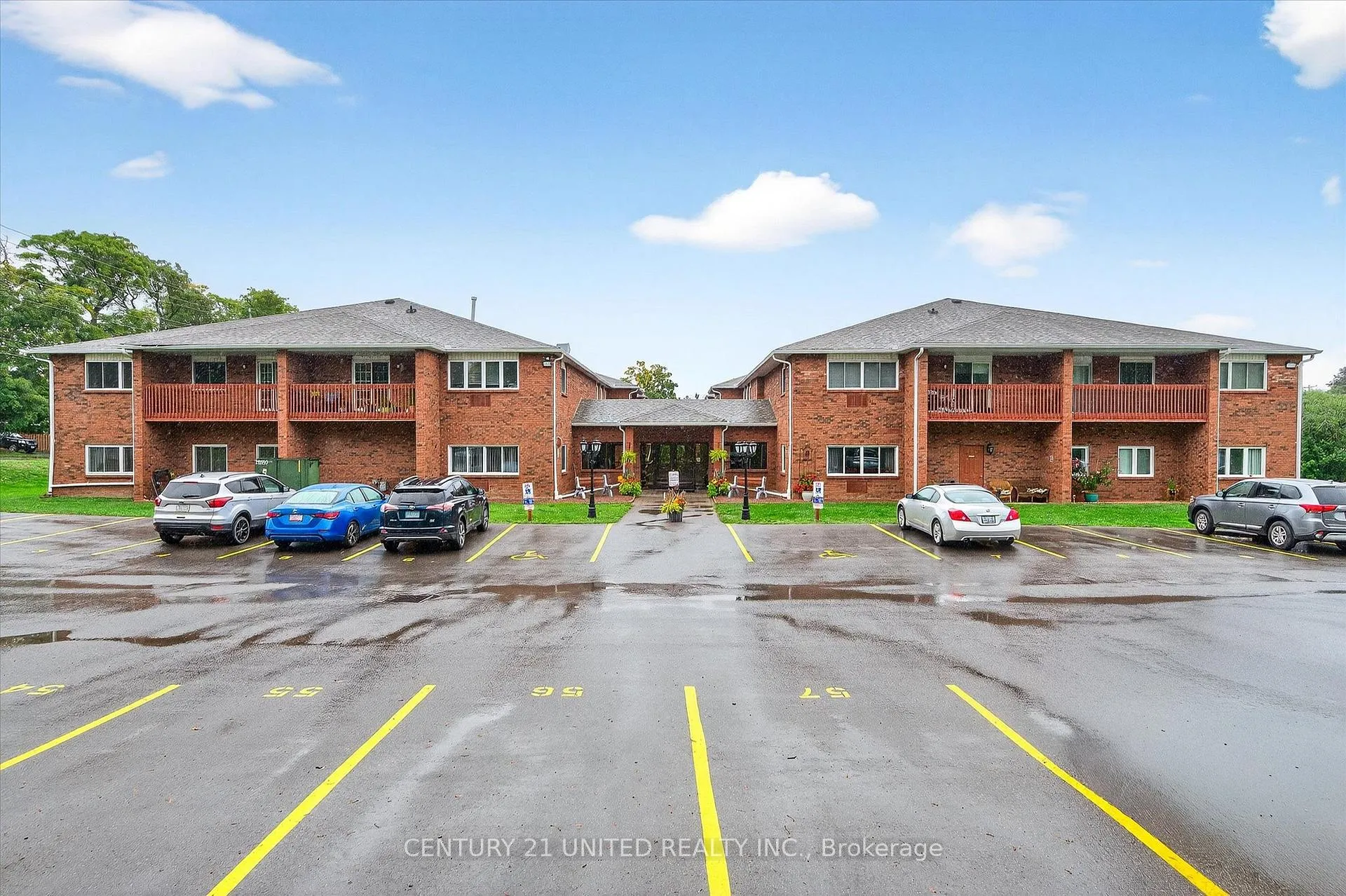 Front of Unit 224, 475 Parkhill Road W