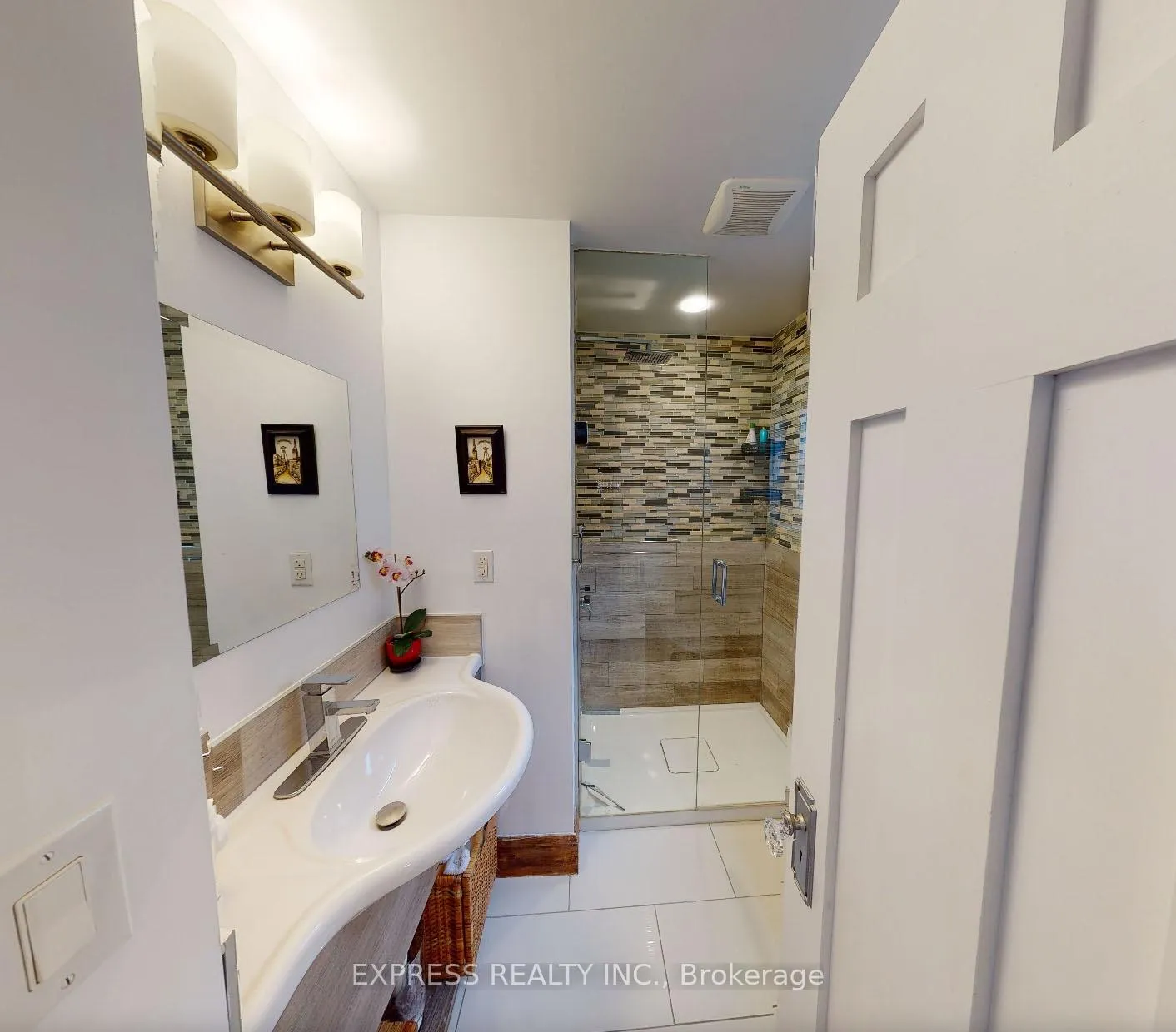 Photo 6 of Unit Upper, 146 Blackthorn Avenue, Toronto, Weston-Pellam Park — HOMEH