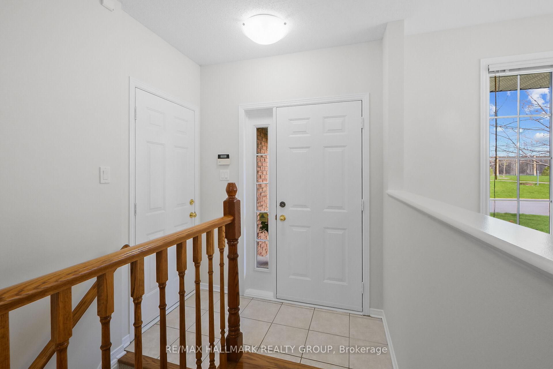 Photo 4 of 126 Grandpark Circle, Ottawa, Hunt Club Park — HOMEH