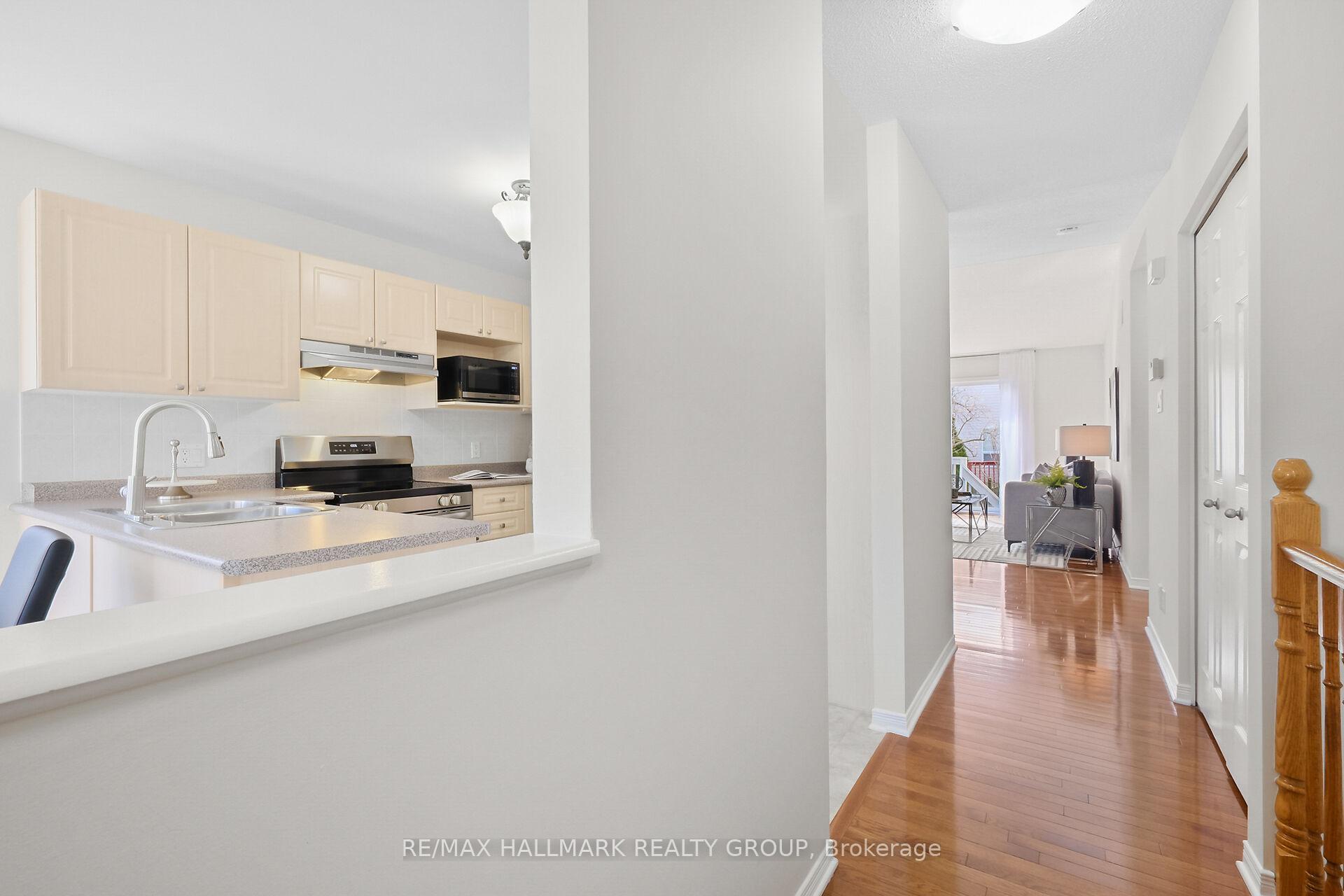 Photo 5 of 126 Grandpark Circle, Ottawa, Hunt Club Park — HOMEH
