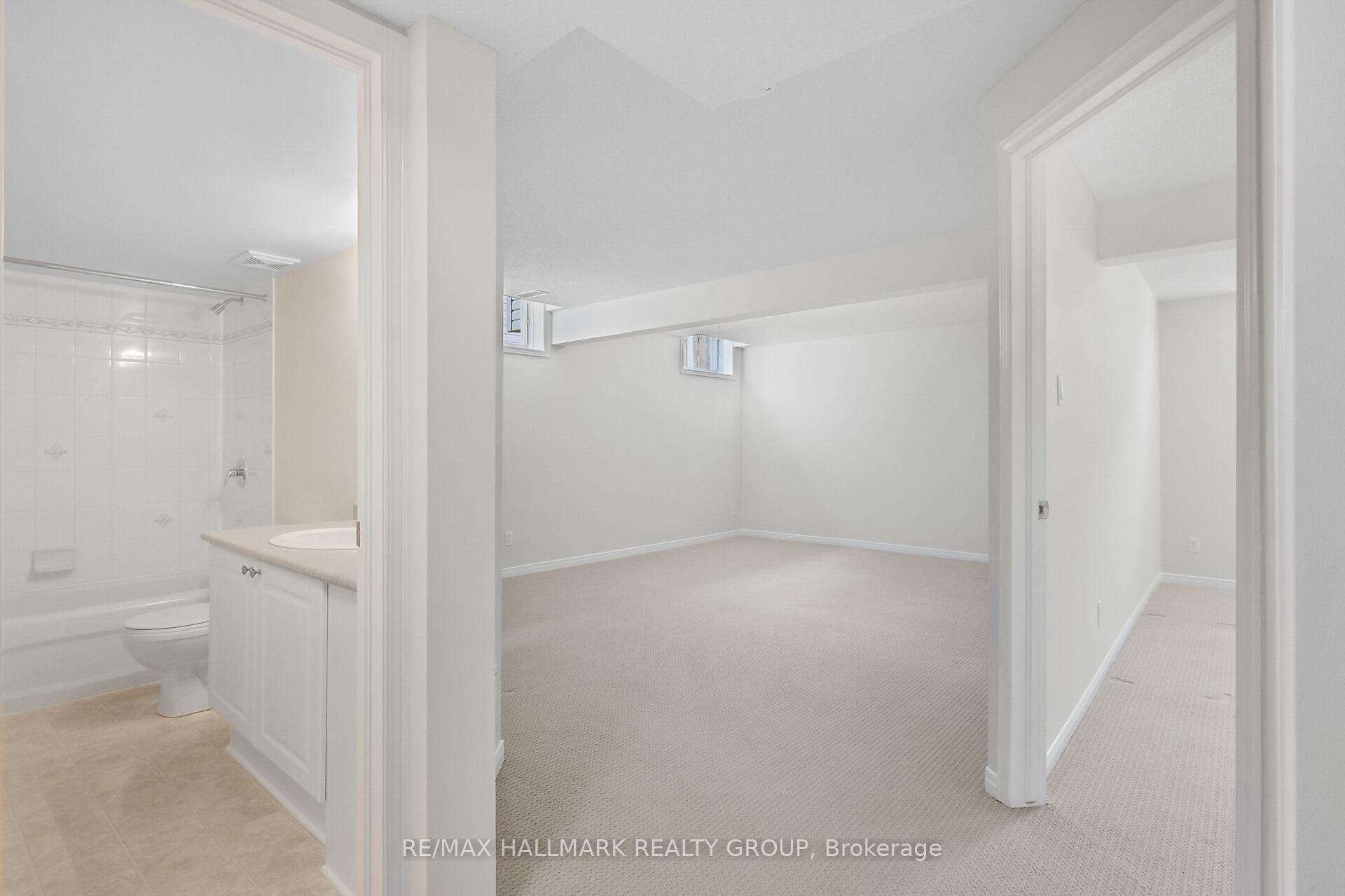 Photo 35 of 126 Grandpark Circle, Ottawa, Hunt Club Park — HOMEH