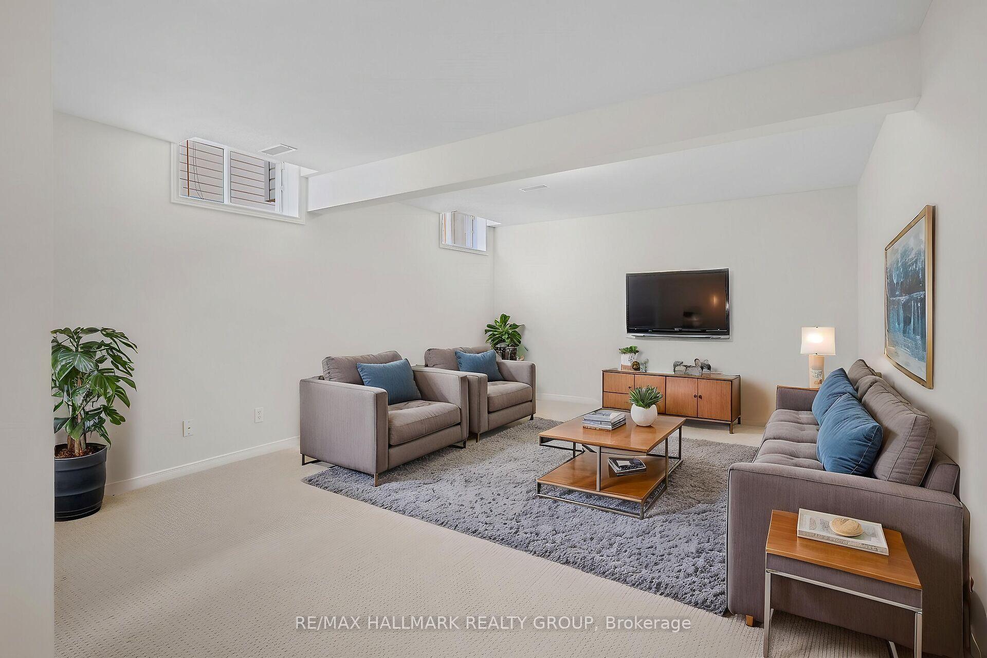 Photo 37 of 126 Grandpark Circle, Ottawa, Hunt Club Park — HOMEH