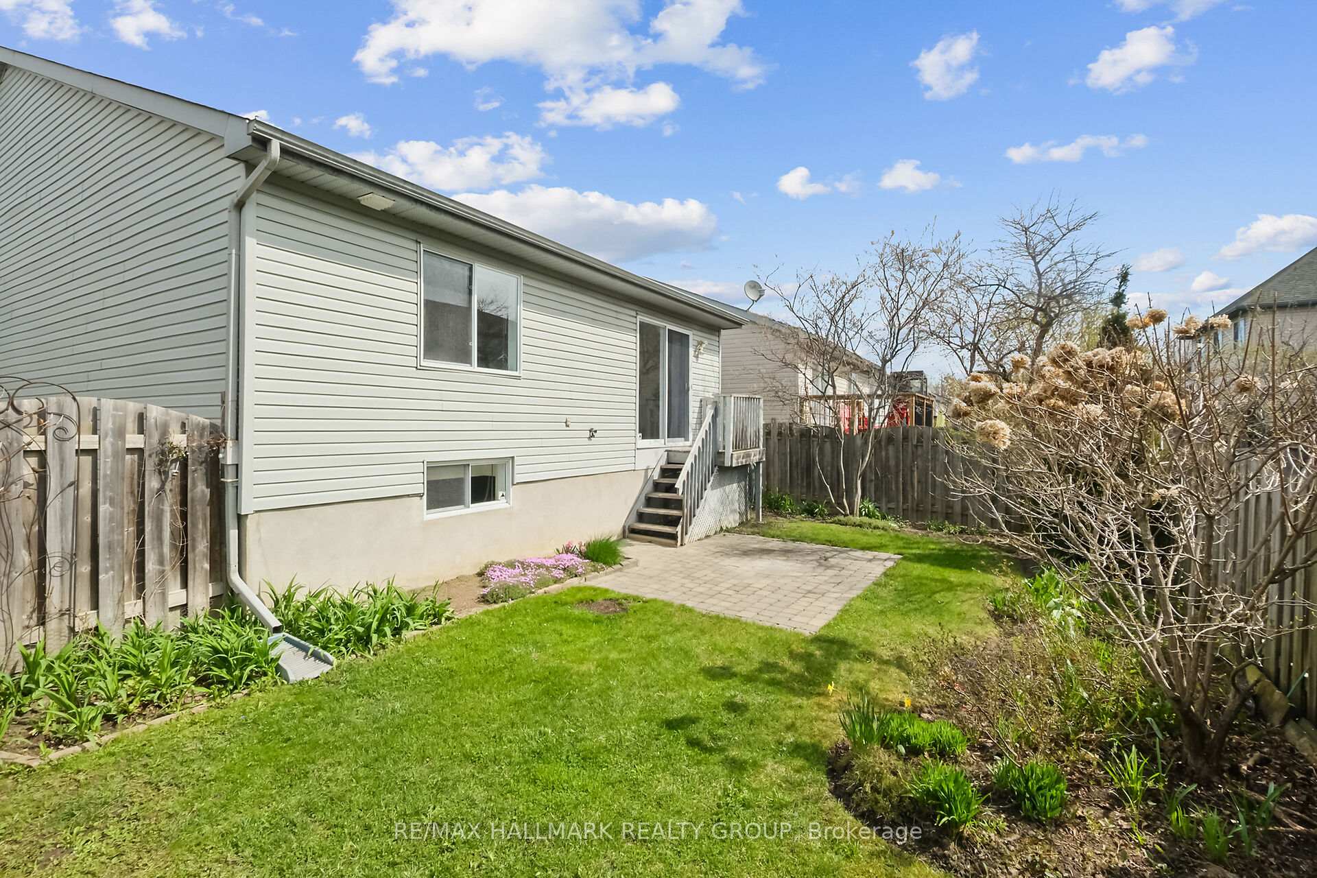 Photo 40 of 126 Grandpark Circle, Ottawa, Hunt Club Park — HOMEH