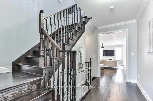 Photo 2 of 309 Moody Drive, Vaughan, Kleinburg — HOMEH