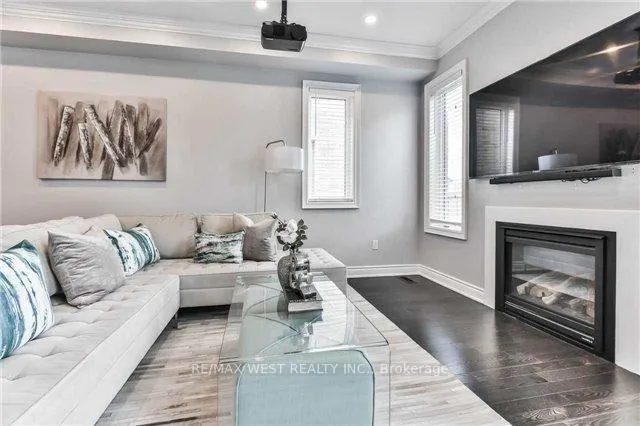 Photo 6 of 309 Moody Drive, Vaughan, Kleinburg — HOMEH