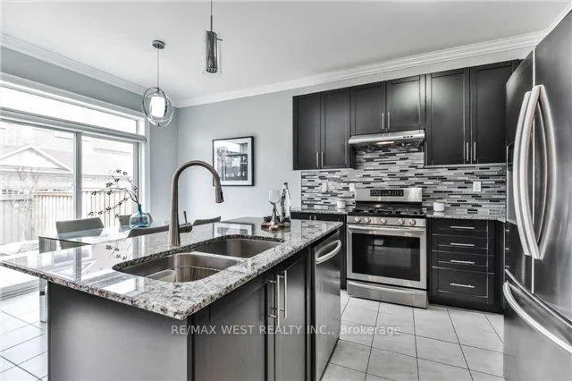 Photo 8 of 309 Moody Drive, Vaughan, Kleinburg — HOMEH