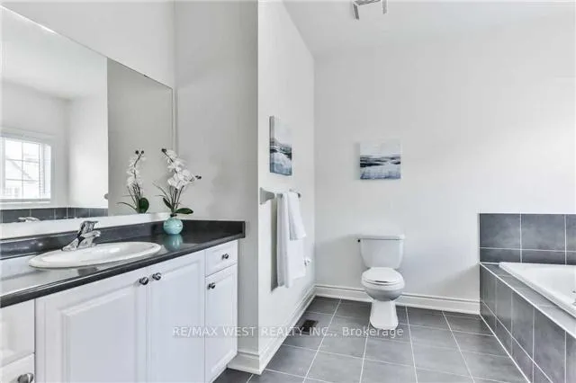 Photo 9 of 309 Moody Drive, Vaughan, Kleinburg — HOMEH