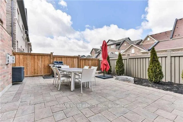 Photo 12 of 309 Moody Drive, Vaughan, Kleinburg — HOMEH