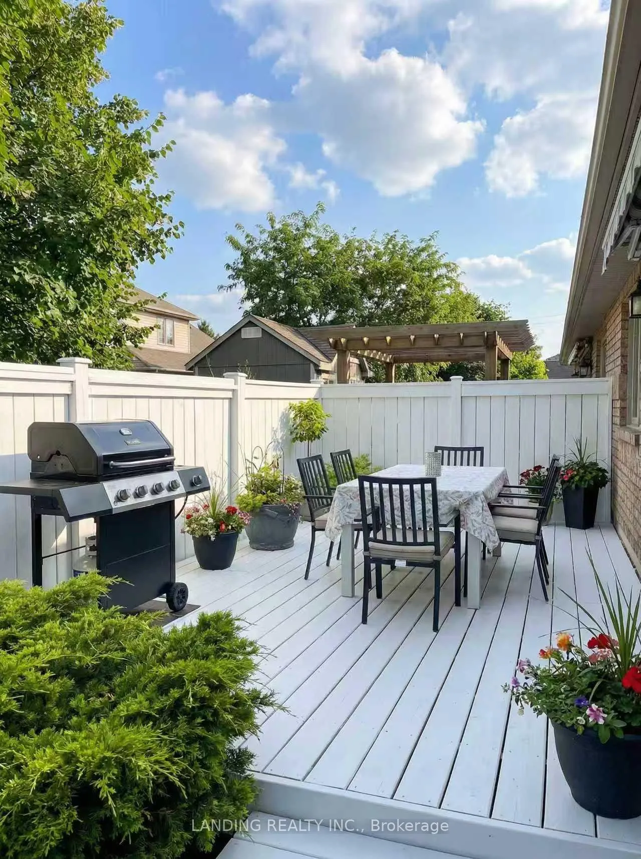 Photo 7 of 32 Red Haven Drive, Grimsby, Grimsby Beach — HOMEH