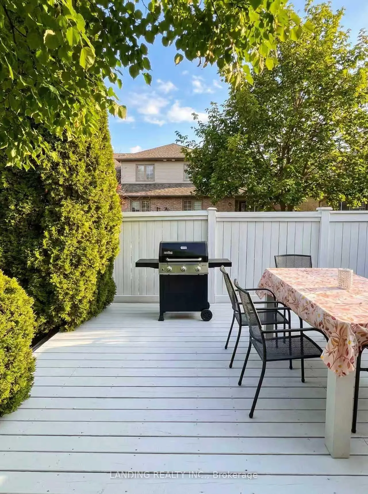 Photo 18 of 32 Red Haven Drive, Grimsby, Grimsby Beach — HOMEH
