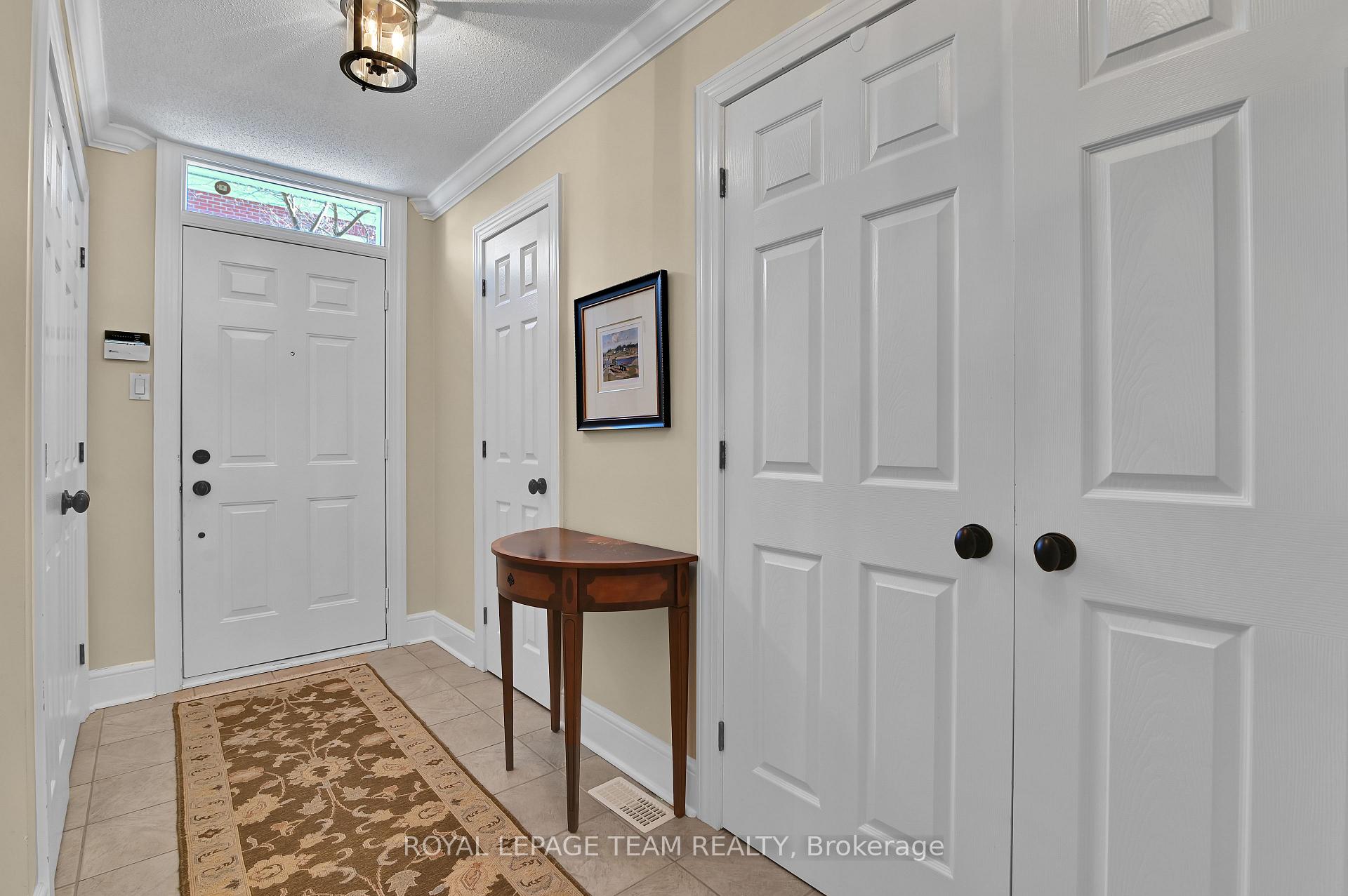 Photo 5 of 67 Jardin, Ottawa, Manor Park — HOMEH