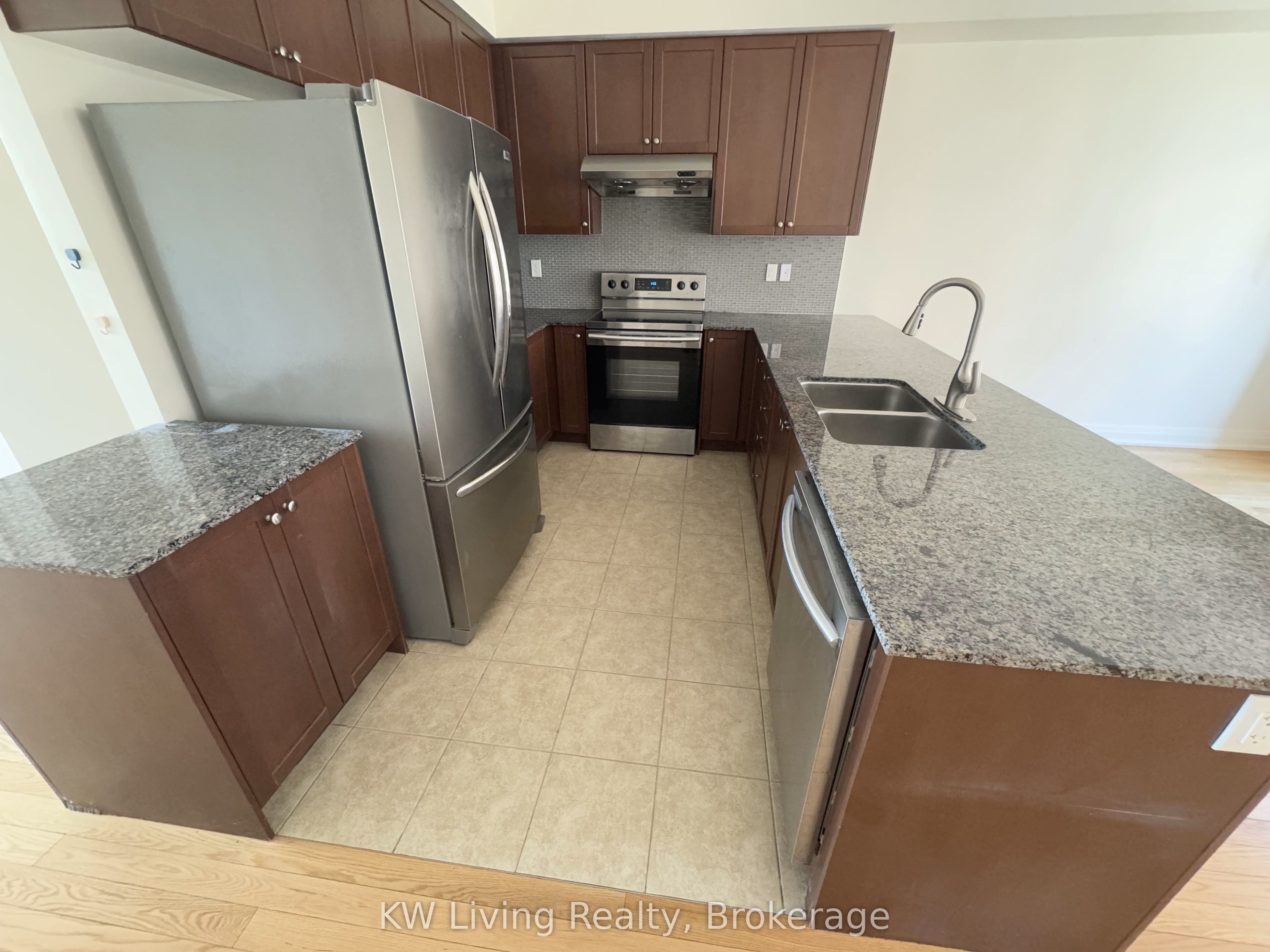 Photo 5 of 6 McClary's Way, Markham, Unionville — HOMEH