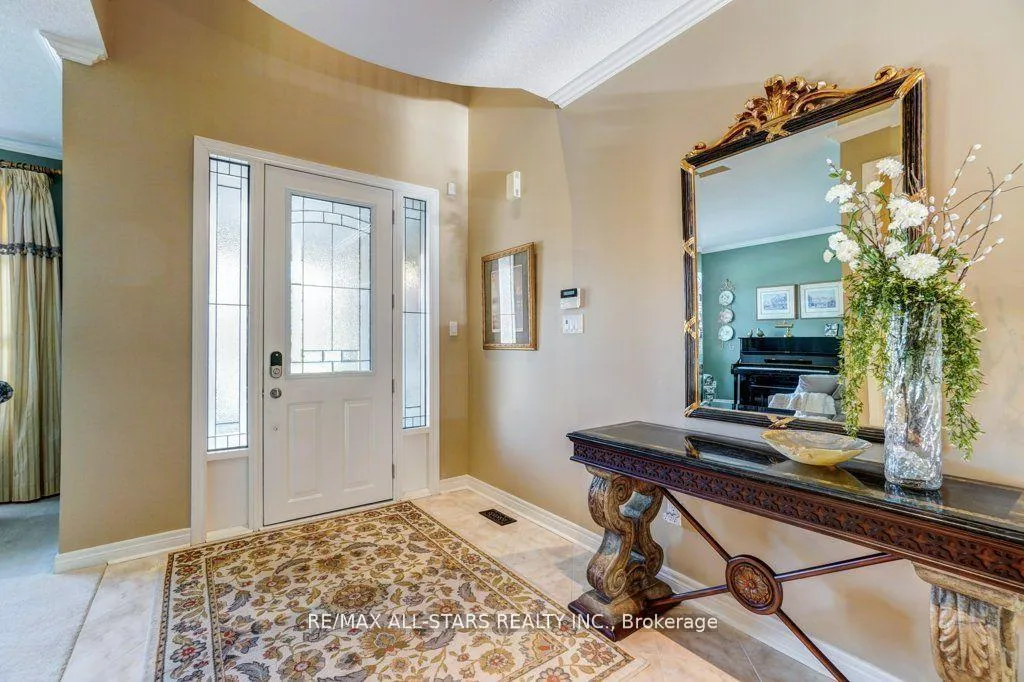 Photo 4 of 64 Button Crescent, Uxbridge — HOMEH