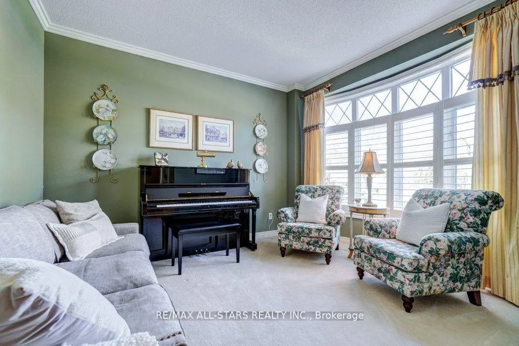 Photo 5 of 64 Button Crescent, Uxbridge — HOMEH
