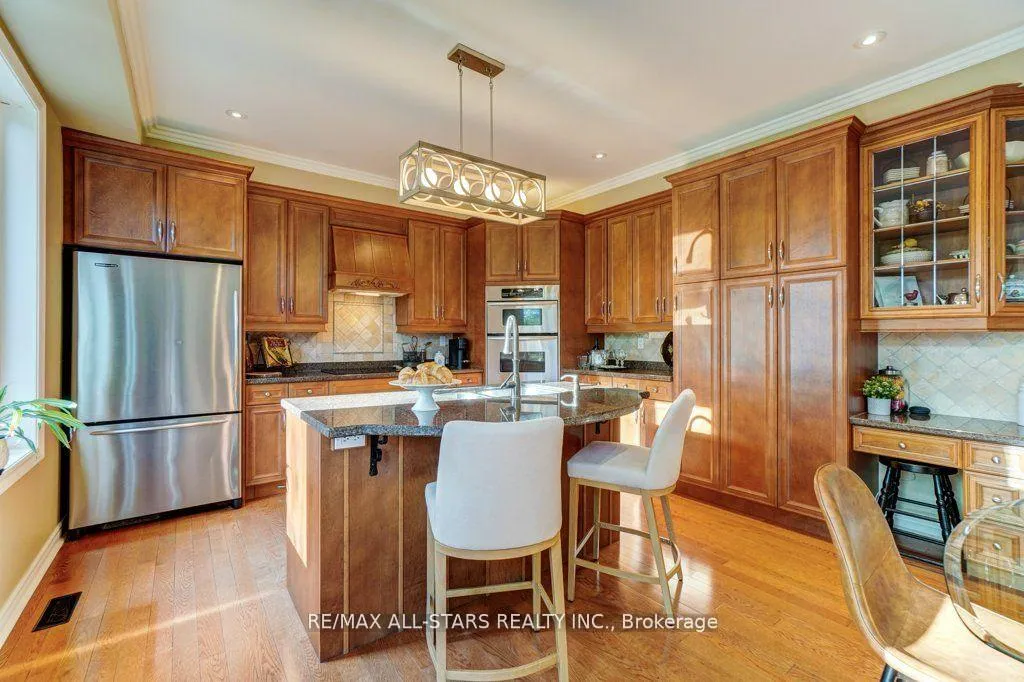 Photo 13 of 64 Button Crescent, Uxbridge — HOMEH