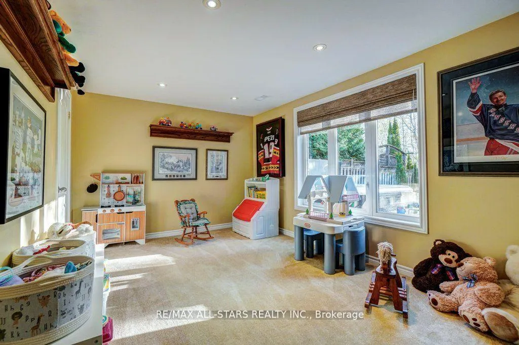Photo 33 of 64 Button Crescent, Uxbridge — HOMEH