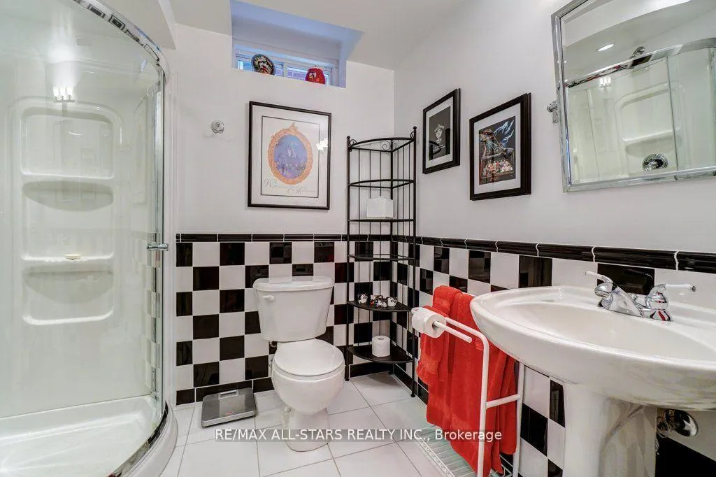 Photo 35 of 64 Button Crescent, Uxbridge — HOMEH