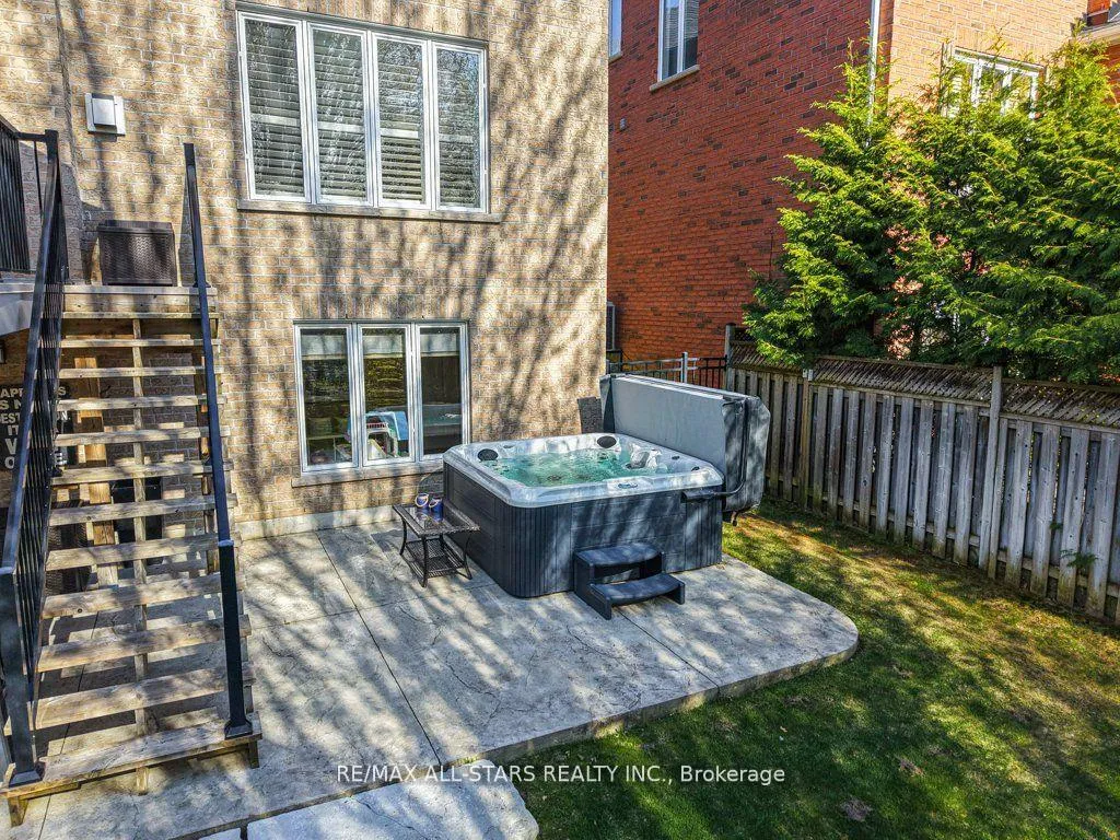 Photo 43 of 64 Button Crescent, Uxbridge — HOMEH