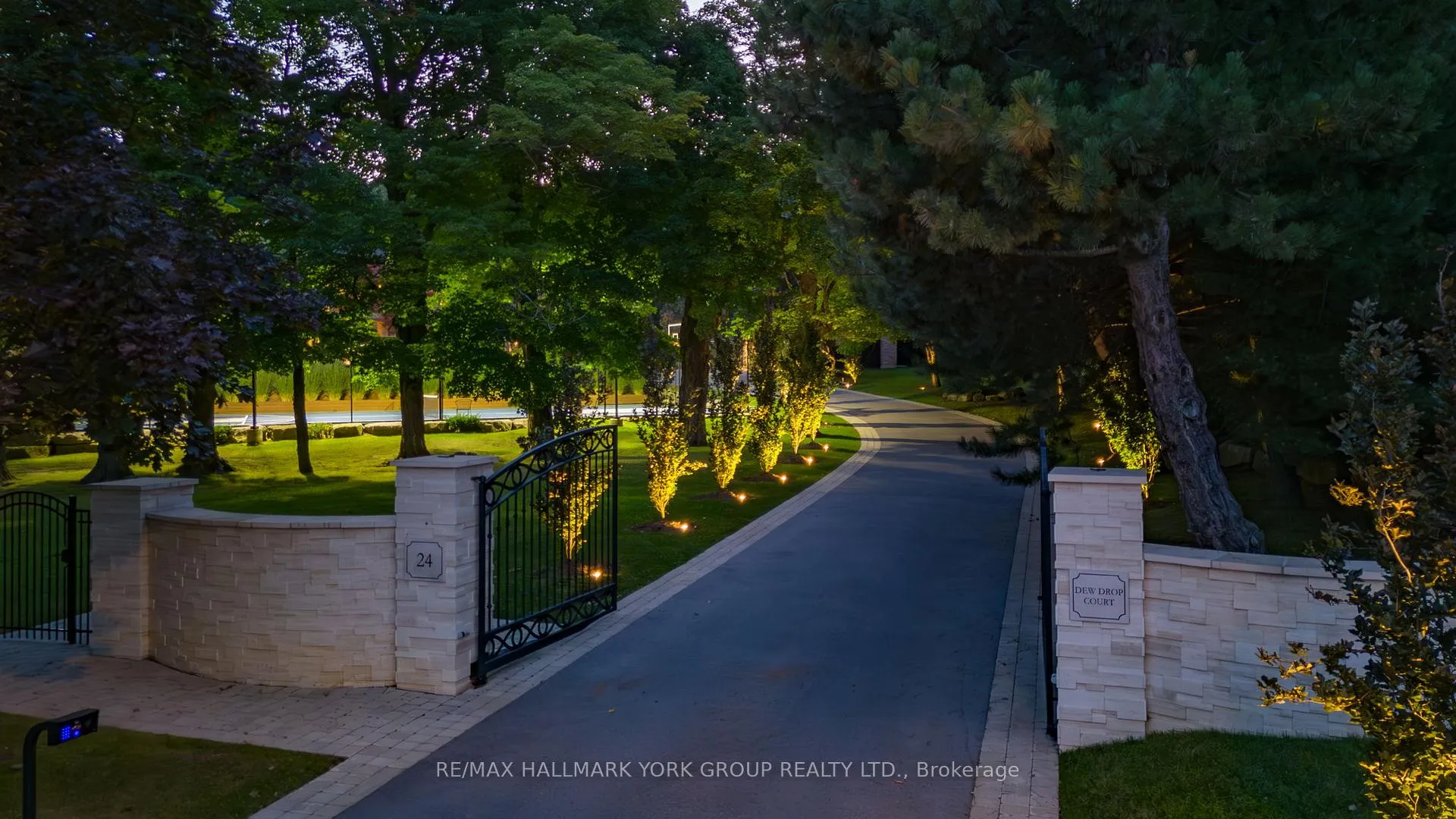 Photo 3 of 24 Dew Drop Court, Vaughan, Rural Vaughan — HOMEH