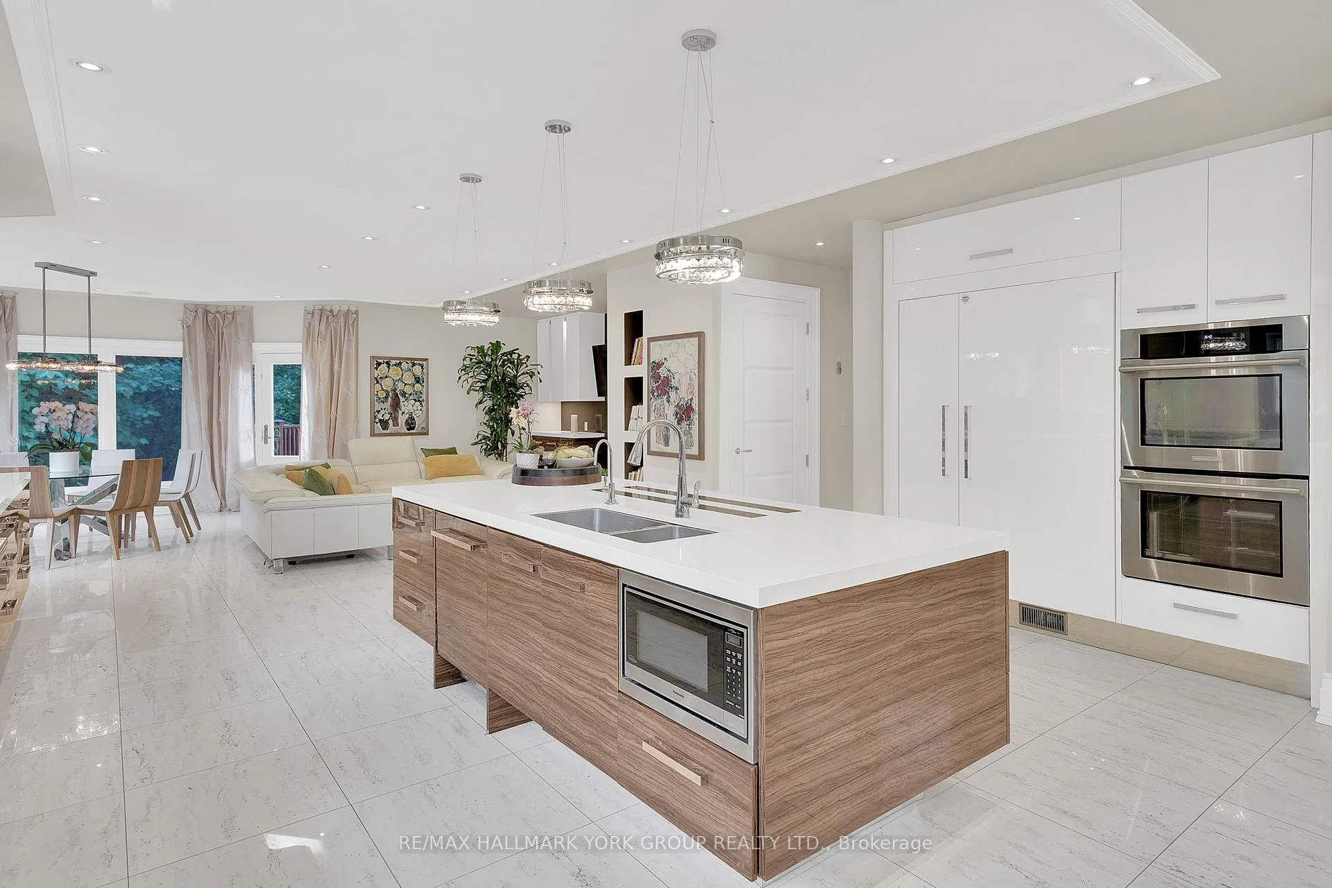 Photo 9 of 24 Dew Drop Court, Vaughan, Rural Vaughan — HOMEH