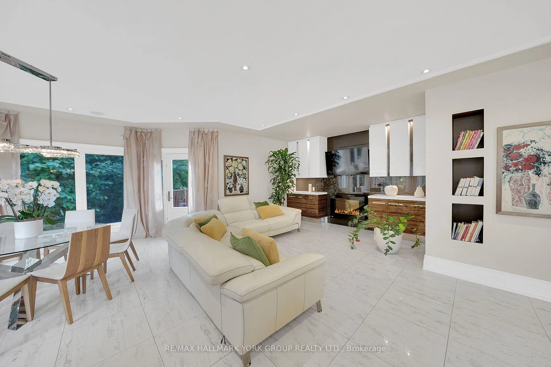Photo 10 of 24 Dew Drop Court, Vaughan, Rural Vaughan — HOMEH