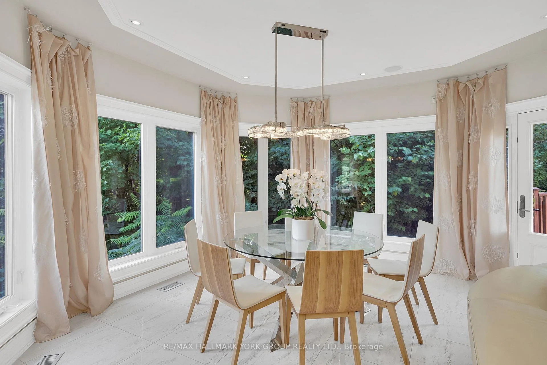 Photo 11 of 24 Dew Drop Court, Vaughan, Rural Vaughan — HOMEH