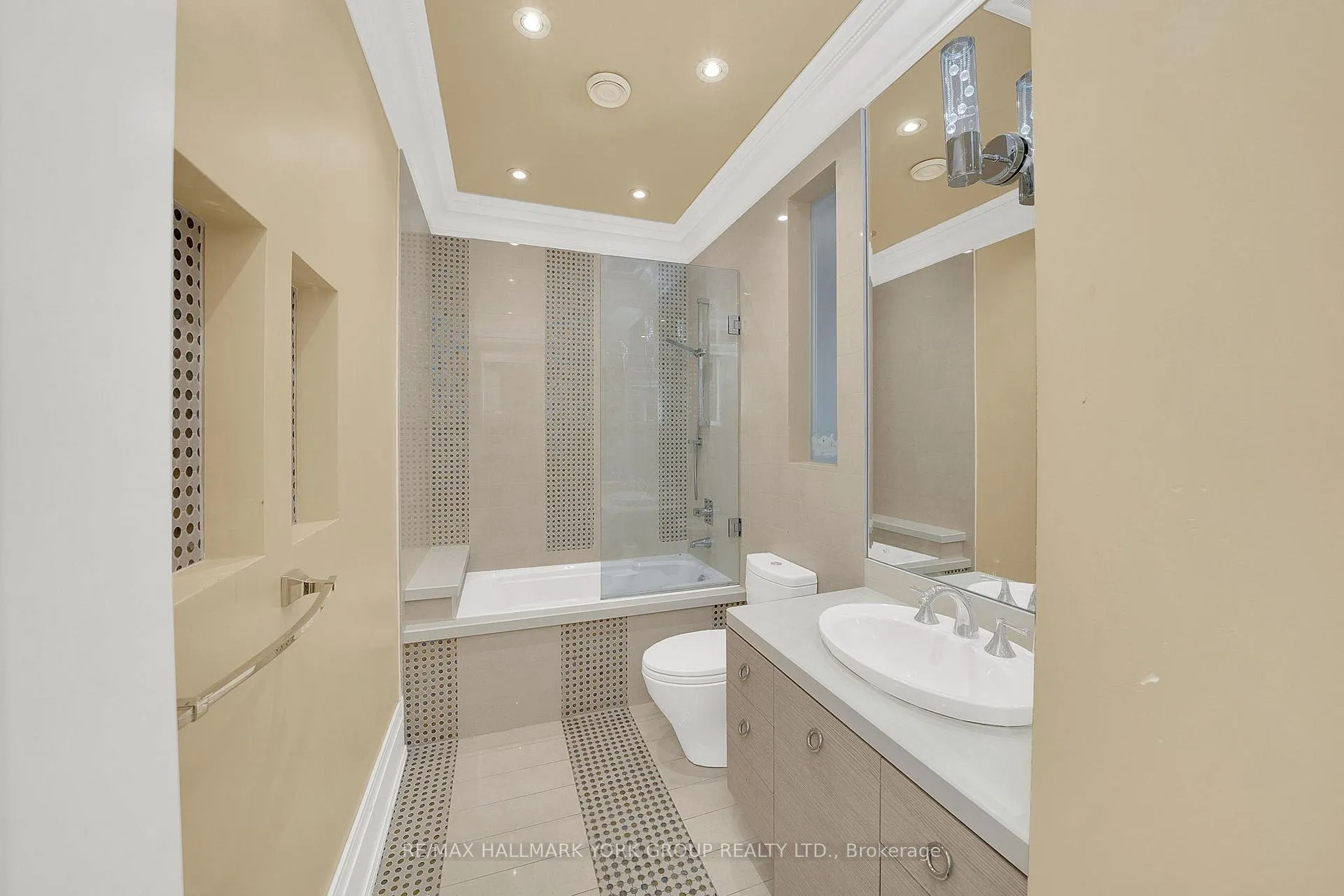 Photo 20 of 24 Dew Drop Court, Vaughan, Rural Vaughan — HOMEH
