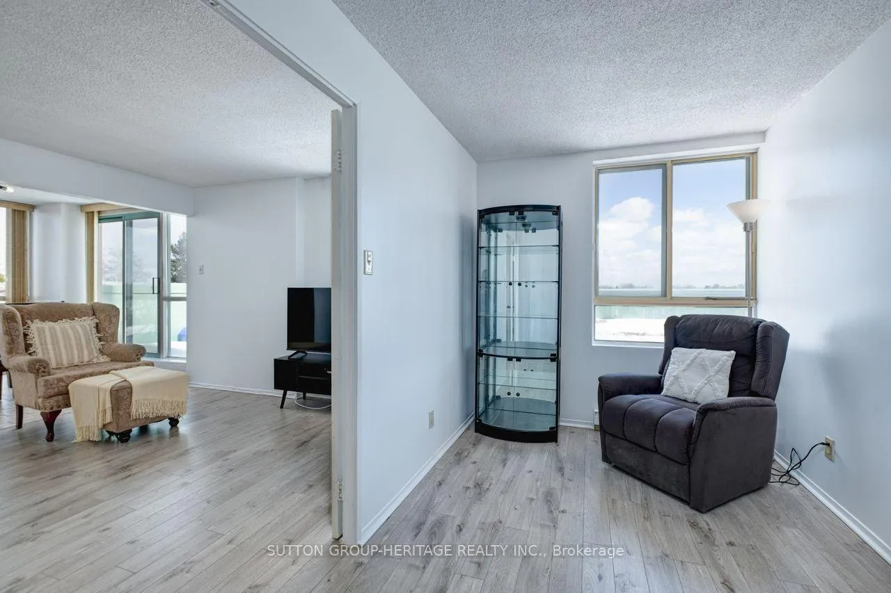 Photo 9 of Unit 406, 61 Markbrook Lane, Etobicoke, Mount Olive-Silverstone-Jamestown — HOMEH