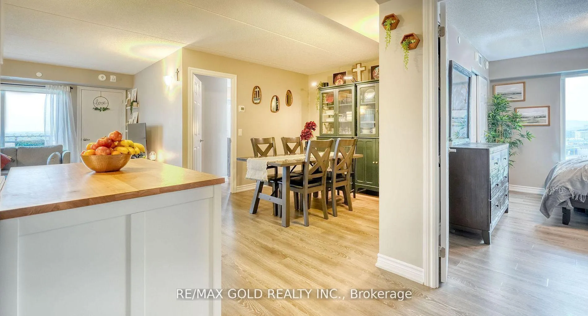 Photo 15 of Unit 807, 716 Main Street E, Milton, Timberlea — HOMEH