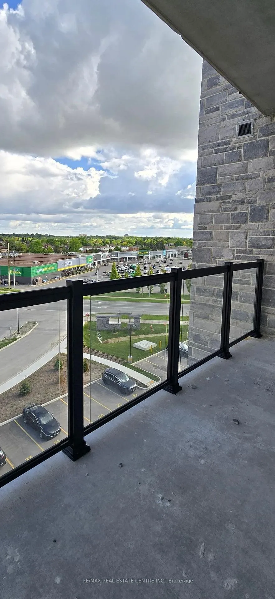 Photo 12 of Unit 613, 1000 Lackner Place, Kitchener — HOMEH