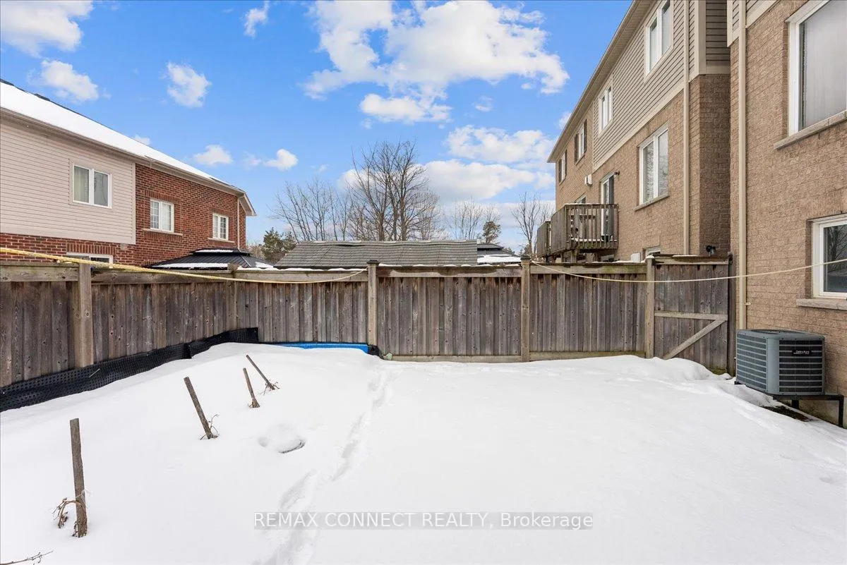 Photo 35 of 94 Todhunter Crescent, Ajax, Northeast Ajax — HOMEH