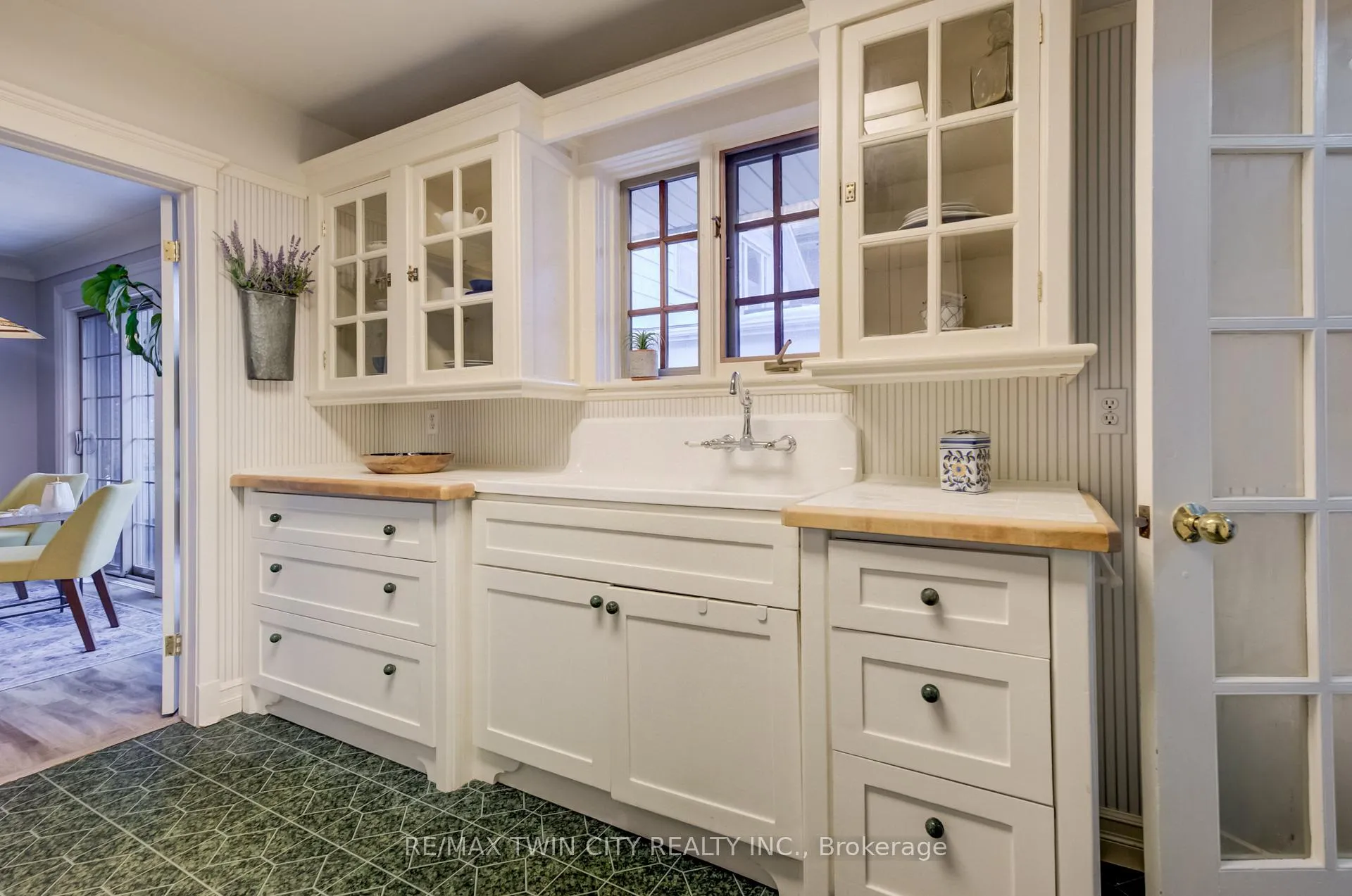 Photo 15 of 45 Palmerston Avenue, Brantford — HOMEH