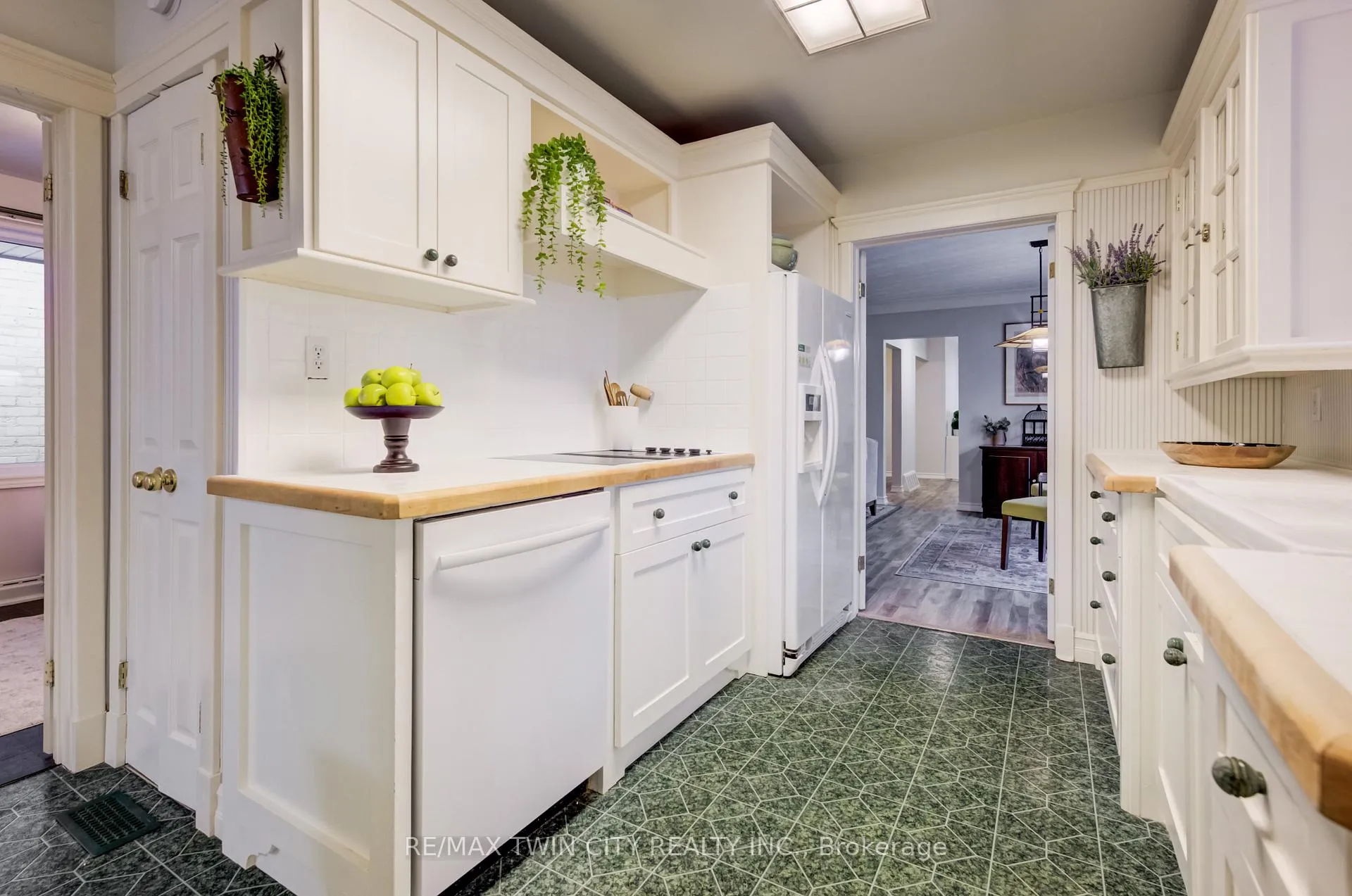 Photo 16 of 45 Palmerston Avenue, Brantford — HOMEH
