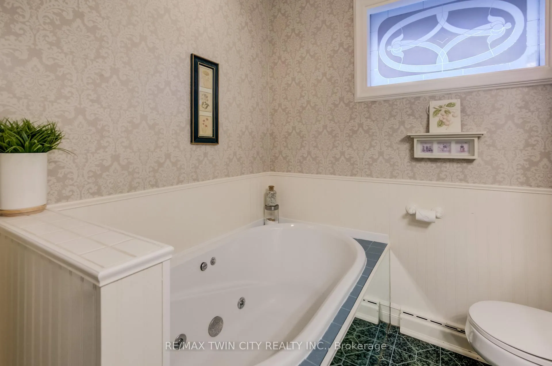 Photo 22 of 45 Palmerston Avenue, Brantford — HOMEH