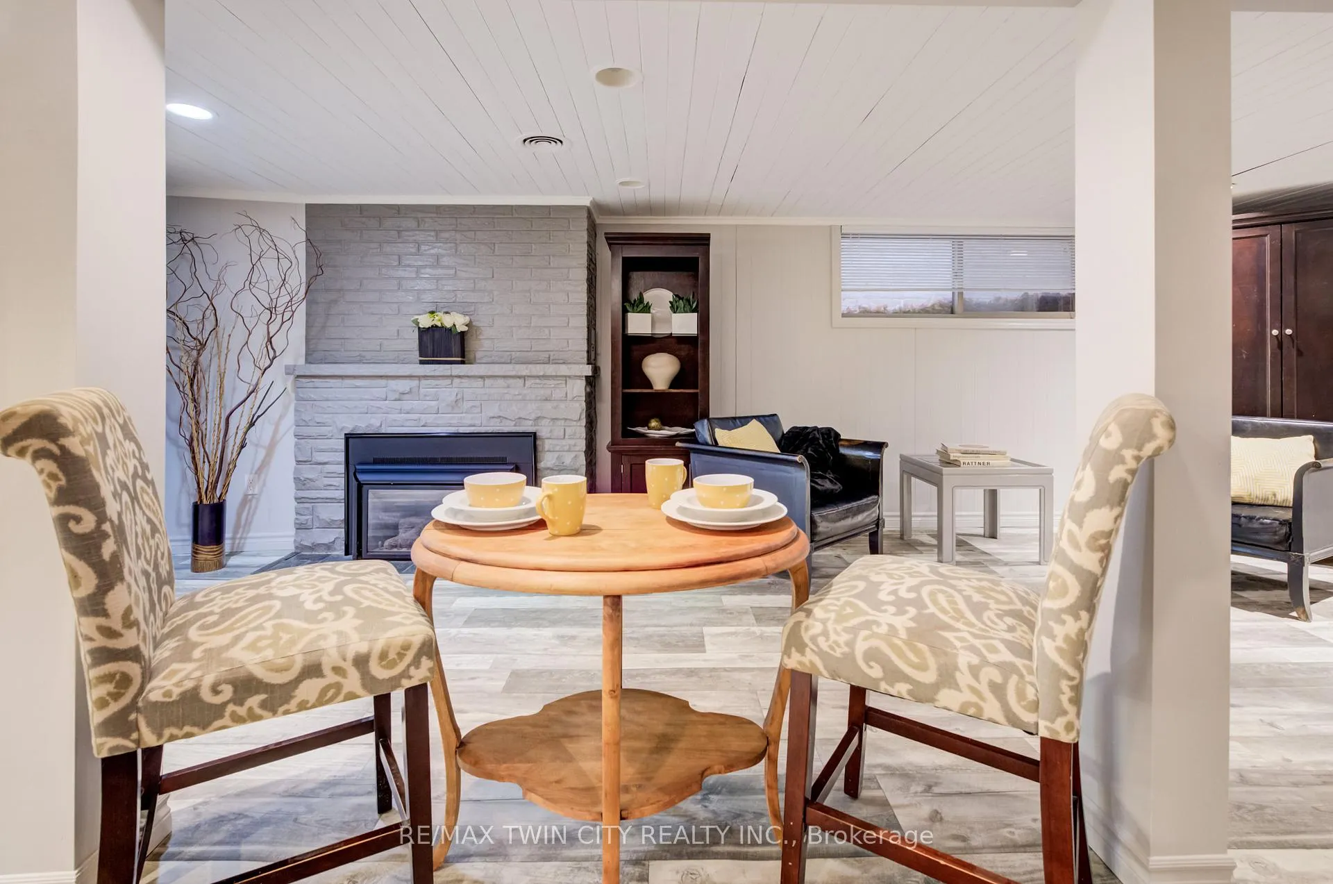 Photo 33 of 45 Palmerston Avenue, Brantford — HOMEH