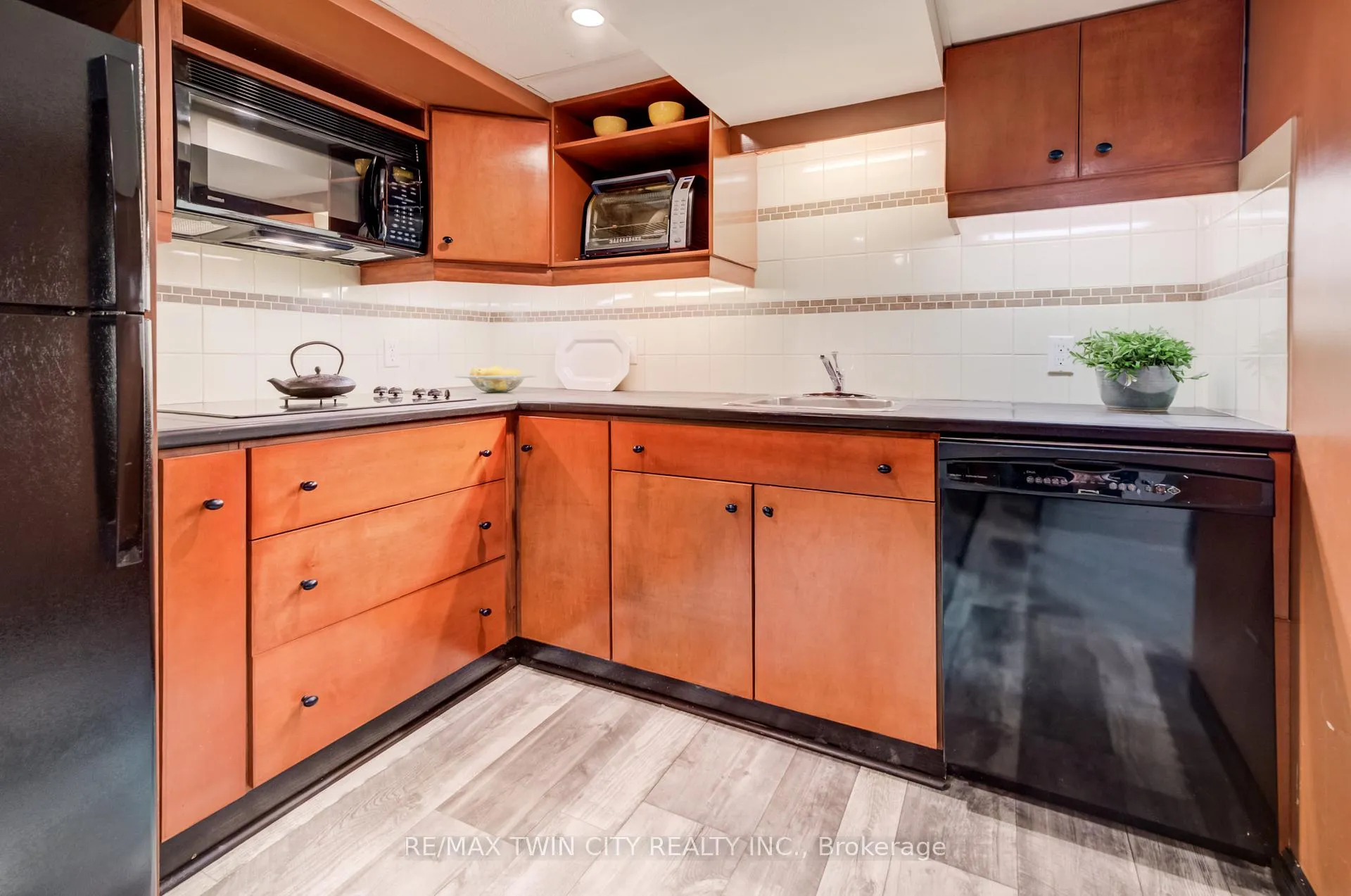 Photo 35 of 45 Palmerston Avenue, Brantford — HOMEH