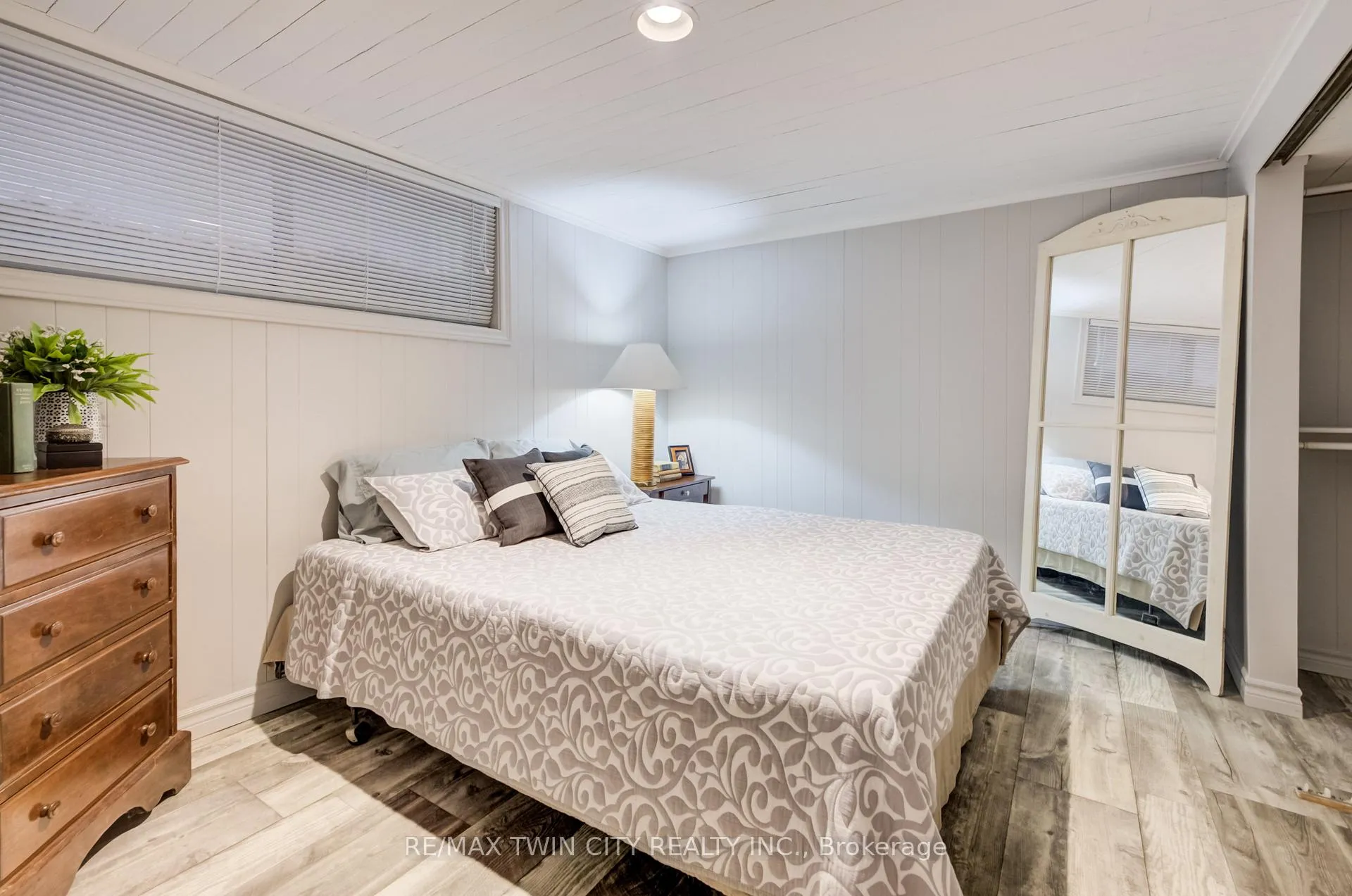 Photo 38 of 45 Palmerston Avenue, Brantford — HOMEH
