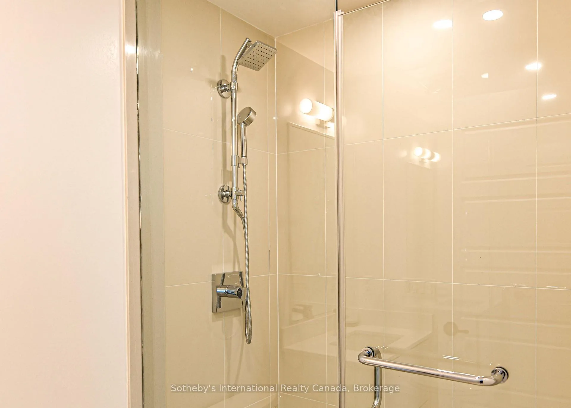 Photo 2 of Unit 437, 415 Sea Ray Avenue, Innisfil, Rural Innisfil — HOMEH