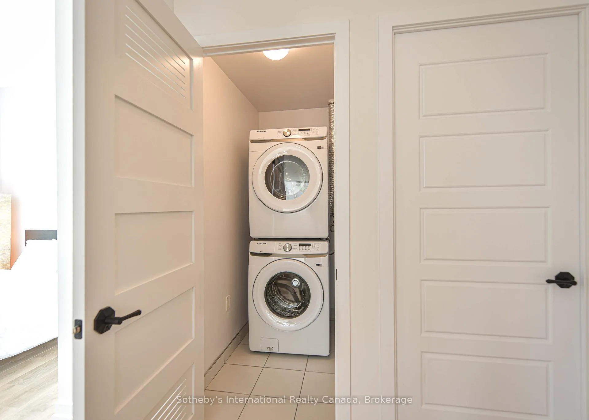 Photo 4 of Unit 437, 415 Sea Ray Avenue, Innisfil, Rural Innisfil — HOMEH