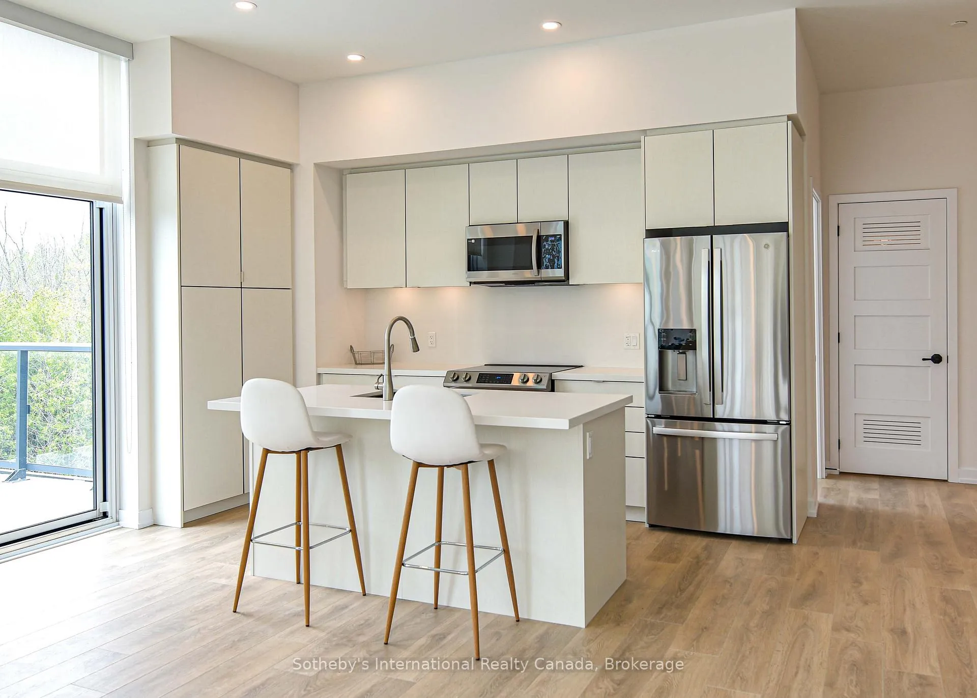 Photo 5 of Unit 437, 415 Sea Ray Avenue, Innisfil, Rural Innisfil — HOMEH