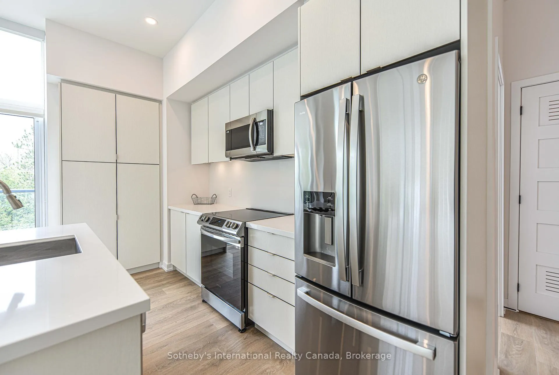 Photo 7 of Unit 437, 415 Sea Ray Avenue, Innisfil, Rural Innisfil — HOMEH