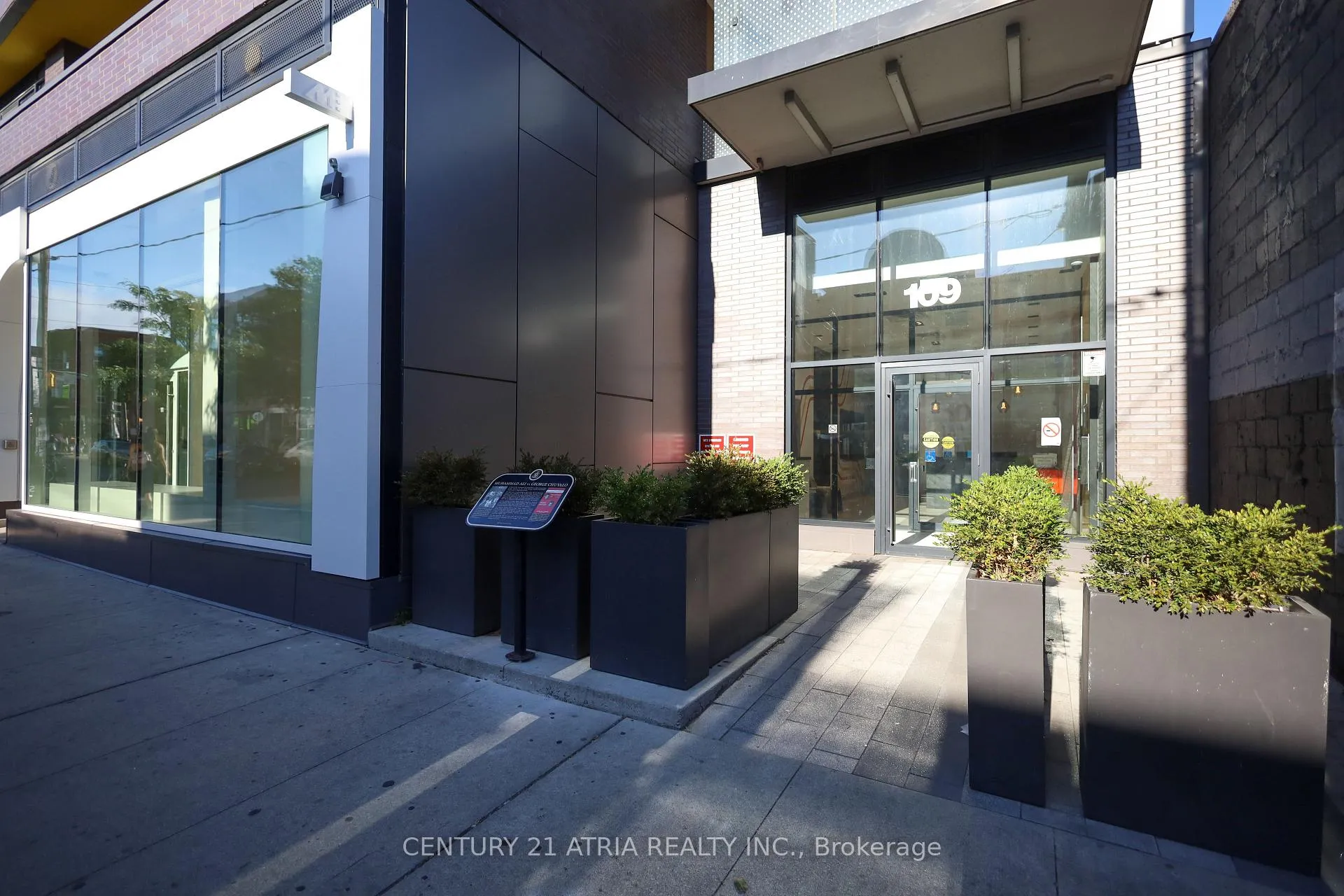 Front of Unit 517, 109 Ossington Avenue