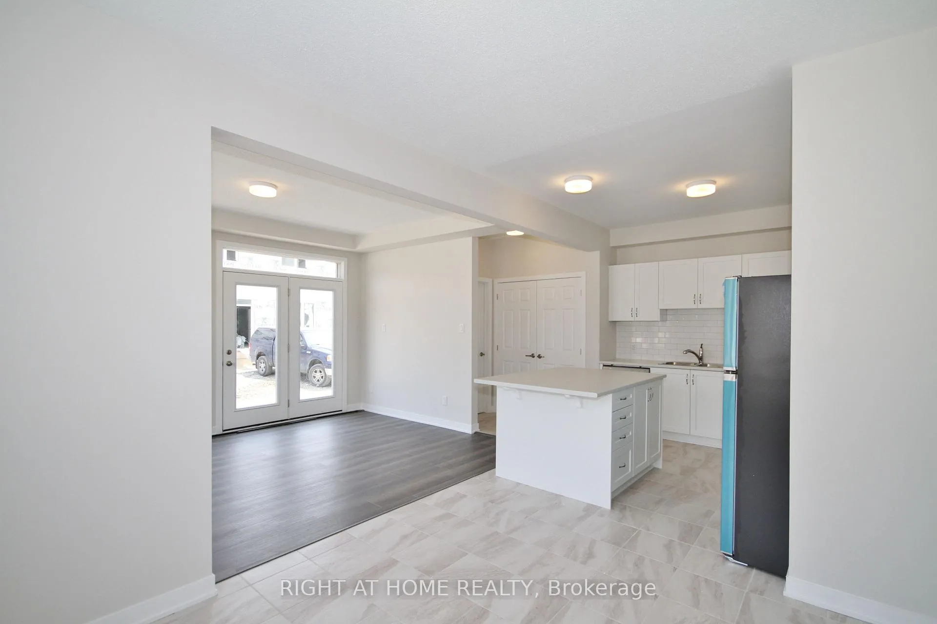Photo 3 of 201 Billrian Crescent, Ottawa, Stittsville (North) — HOMEH