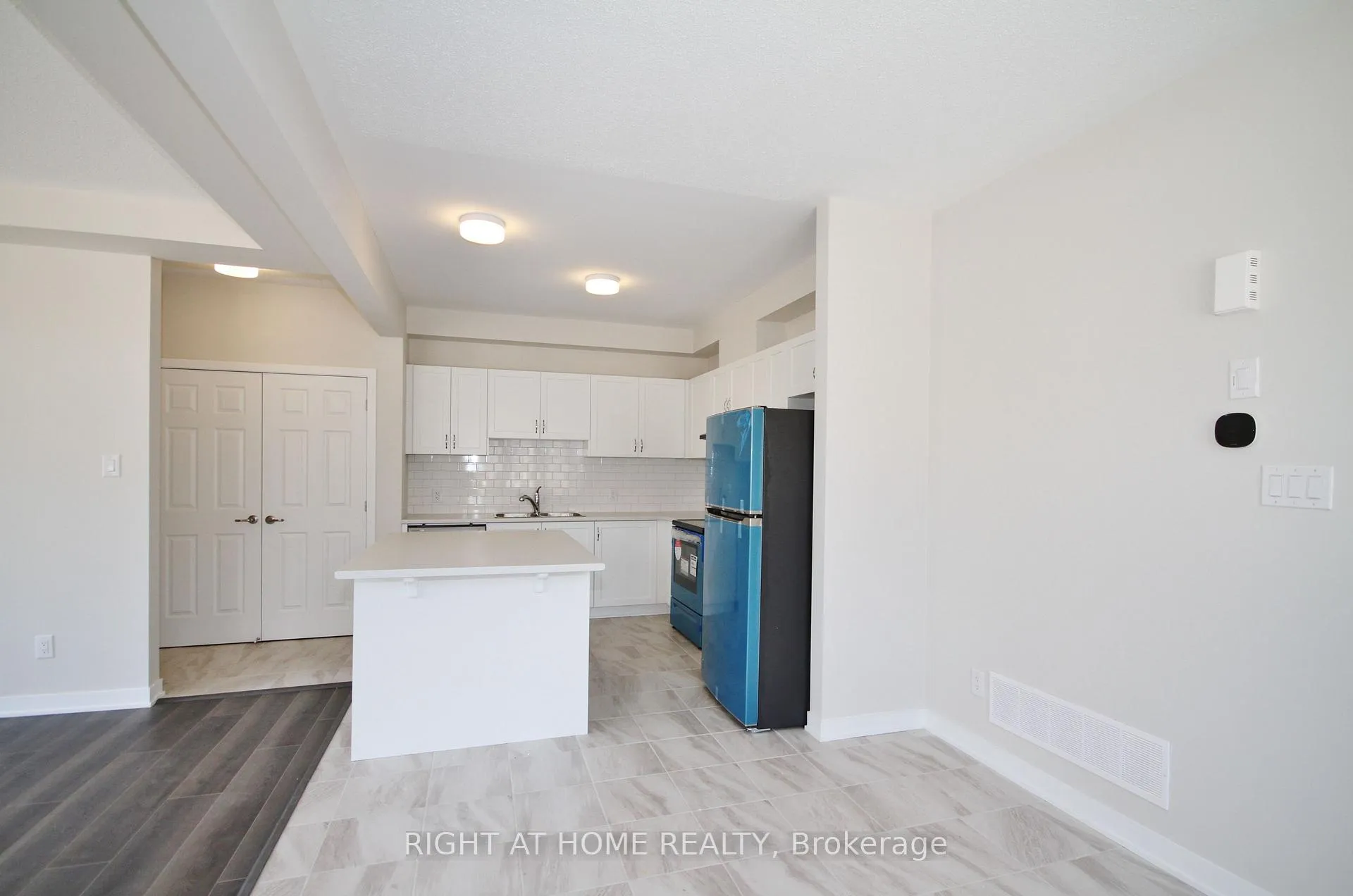 Photo 4 of 201 Billrian Crescent, Ottawa, Stittsville (North) — HOMEH