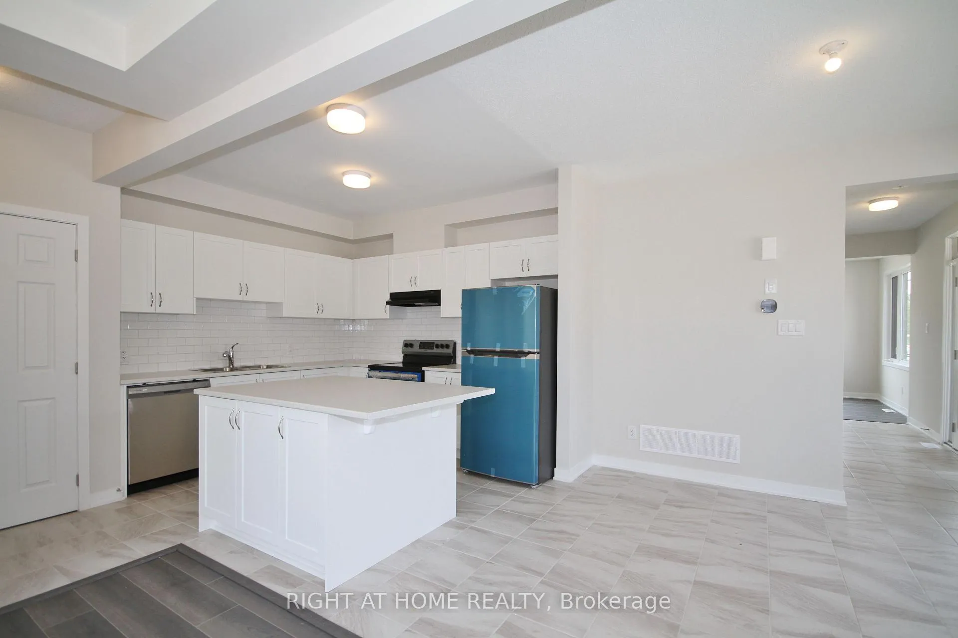 Photo 9 of 201 Billrian Crescent, Ottawa, Stittsville (North) — HOMEH